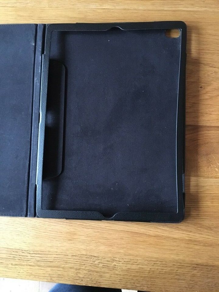 iPad Pro Hülle schwarz von Hama in Gerstetten