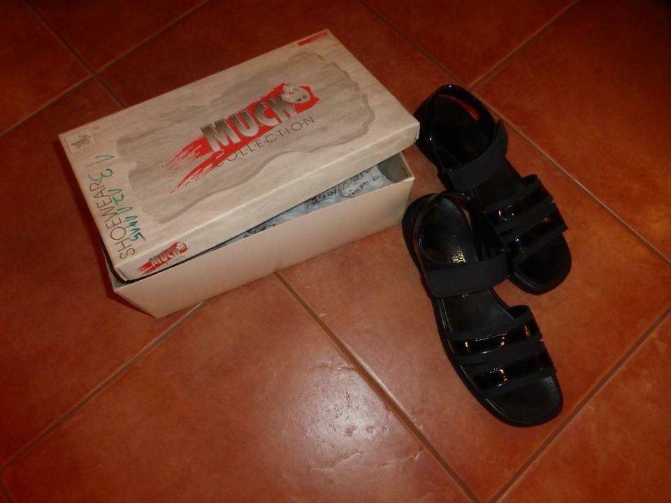 schicke dunkelblaue Sandalen Größe 38 von Muck wenig getragen in Wetzlar