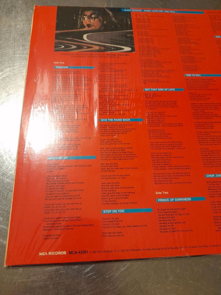 Alice Cooper * Raise Your Fist And Yell * Vinyl US 1987 Regenboge in München