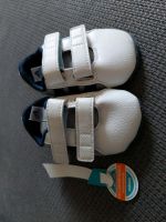 Adidas Kids Gr 17 Top Zustand weiß Geschenk  Geburt Nordrhein-Westfalen - Velbert Vorschau