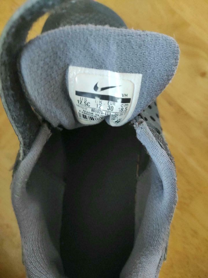 Nike Kinderschuh Gr 30 in Würselen