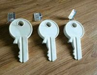 NEU 3 Stück Türstopper Schlüssel Silikon Gummi weiß Nordrhein-Westfalen - Gelsenkirchen Vorschau