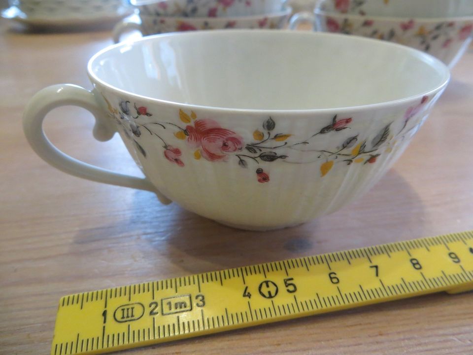 Kaffeetasse Limoges Giraud Sauviat Porzellan Standfuß Tasse Blütenkranz Blumen 