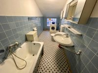 Badezimmer (Badewanne/Waschbecken/Spiegel/WC/etc) zu verschenken Nordrhein-Westfalen - Geldern Vorschau