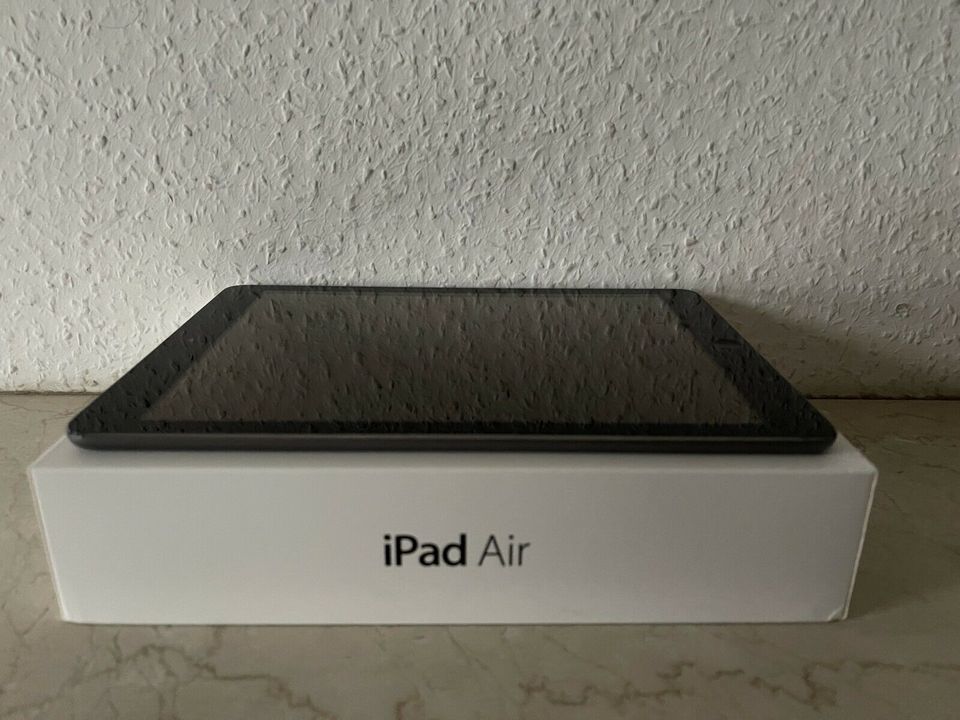 iPad Air Wi-Fi 64GB Black - MD787FD/A in Hessen - Schöneck