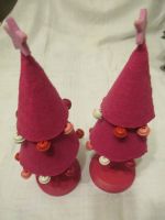 2 kleine Weihnachtsbäumchen aus Filz in Pink, Knorr,wenig benutzt Hessen - Liederbach Vorschau