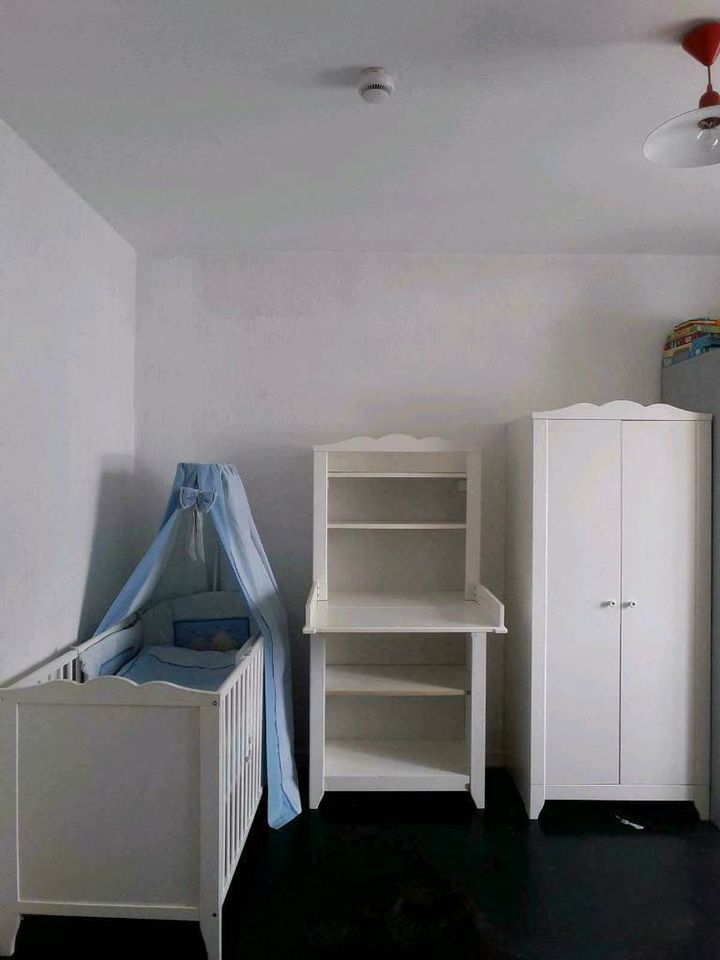 Babyzimmer/Kinderzimmer komplett mit Himmel,Matratze,Bettwäsche in Nordrhein-Westfalen - Oberhausen