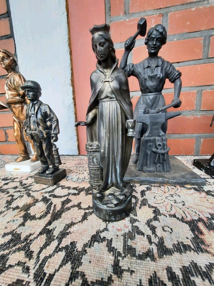 Alt Metall Figuren Statuen Gegenstände Eisen Kupfer Retro Vintage in Groß-Gerau