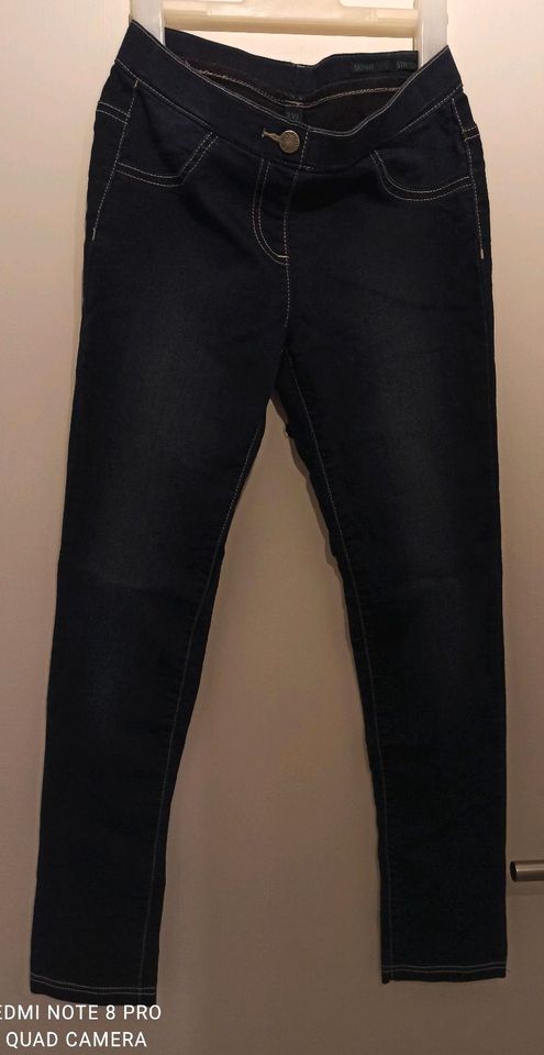Jeans Stretchhose Skinny 3 Stück UNGETRAGEN in Rühen