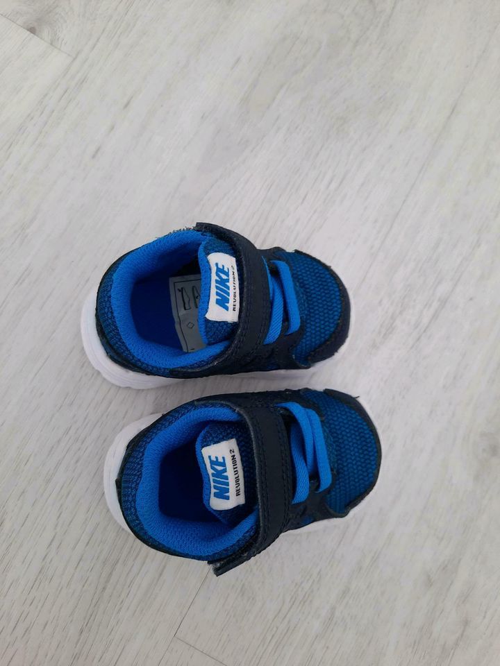 Nike Sneaker Turnschuhe gr. 17 wie neu in blau in Sachsen-Anhalt - Weißenfels