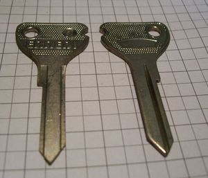 2x Auto Kfz Schlüsselrohlinge Halterung Klemmhalter für Schlüsselfräsmaschine 