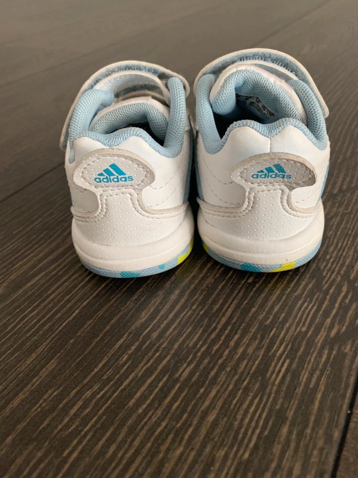 Adidas | Baby  Schuhe | Sneaker | Turnschuhe | Gr. 20 in Bokensdorf