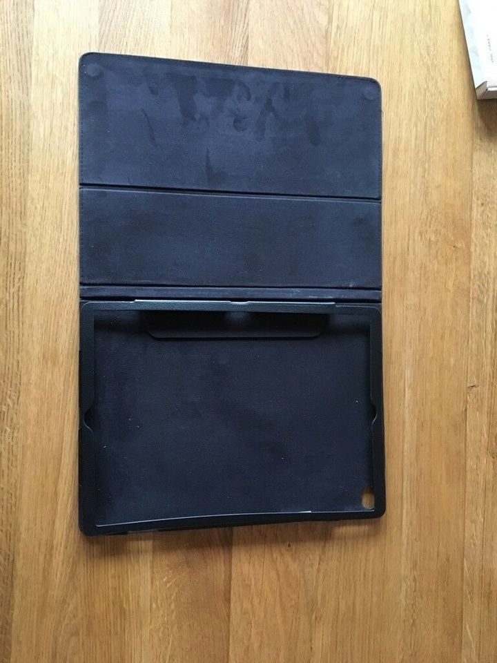 iPad Pro Hülle schwarz von Hama in Gerstetten