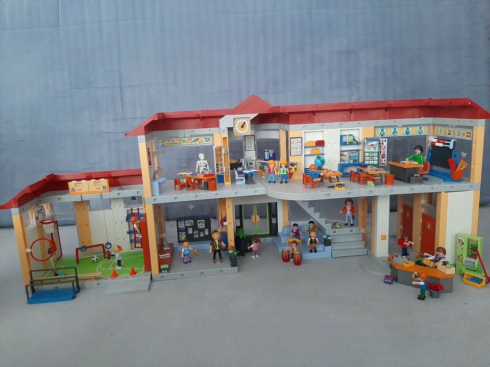 Playmobil Schule 4324 in OVP inkl. Turnhalle, Kiosk, Schulband in Hessen - Rodgau