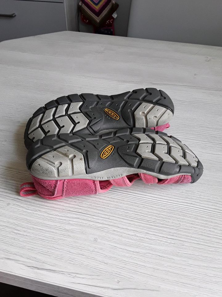 KEEN Sandalen Größe 36 Schuhinnensohle 22,5 cm in Braunschweig