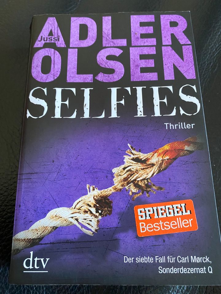 Selfies von Jussi Adler Olsen Taschenbuch in Ettlingen