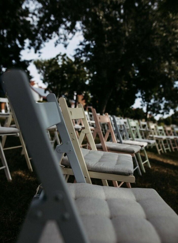 Stehtische Sonnenschirm Stühle Tische mieten weiße Klappstühle in Bayern - Sommerhausen Main