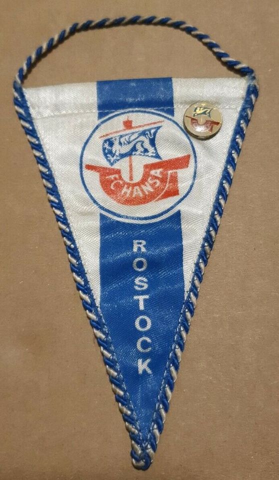 Original Fußball Lizenz Pin Badge FC Hansa Rostock Ostseestadion Strßenschild 