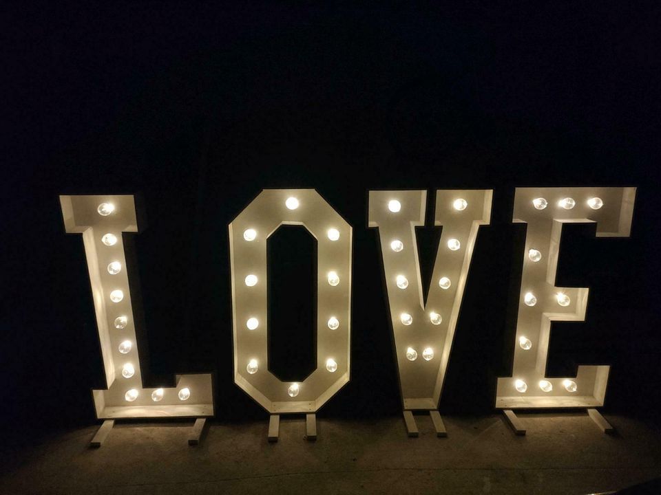 LOVE Leuchtbuchstaben Hochzeitsdeko in Nordrhein-Westfalen - Bergheim