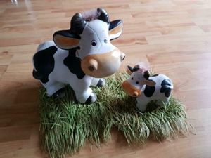 2 lustige Kühe Deko Figuren aus Porzellan Funny Cows Handbemalt 10x9x5cm 