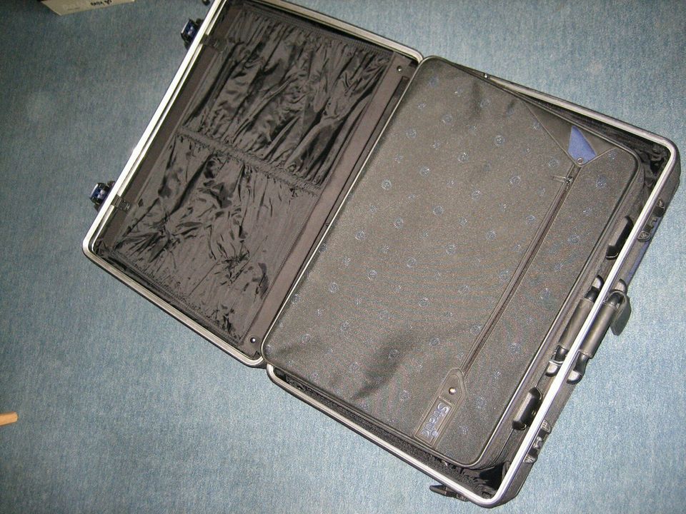 3 Teile Kofferset Stratic - 2 Koffer und eine Tasche in Neuss