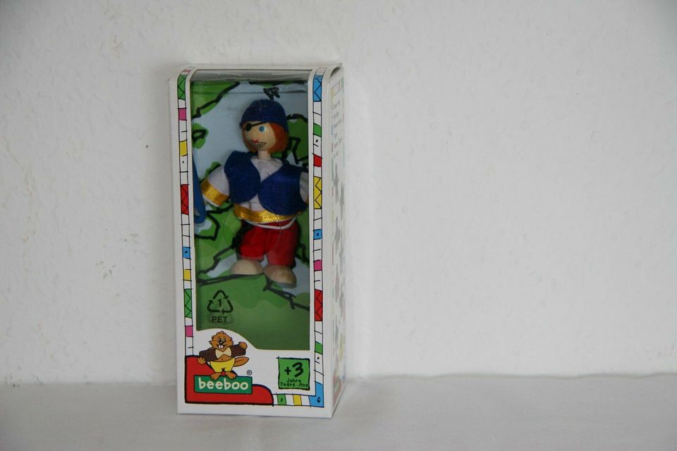 Beeboo - Holz-Spielfigur Polizist, Pirat oder Prinzessin in Berlin
