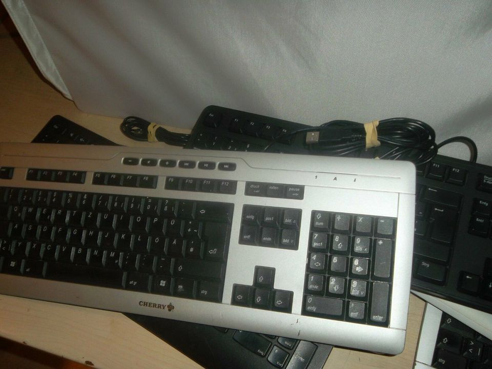 USB Tastatur verschiedene Marken in Hannover