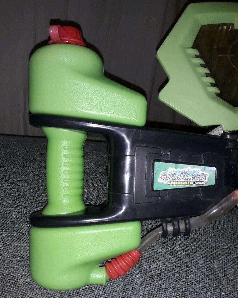 grün Mattel J1378 Neu Ovp 2x Shield Blaster Cruncher 4000 Wasserpistole rot 