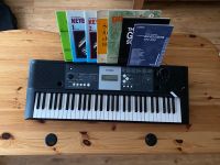 Yamaha Keyboard E233 YPT-230 mit Notenständer Netzteil + Büchern Dithmarschen - Heide Vorschau