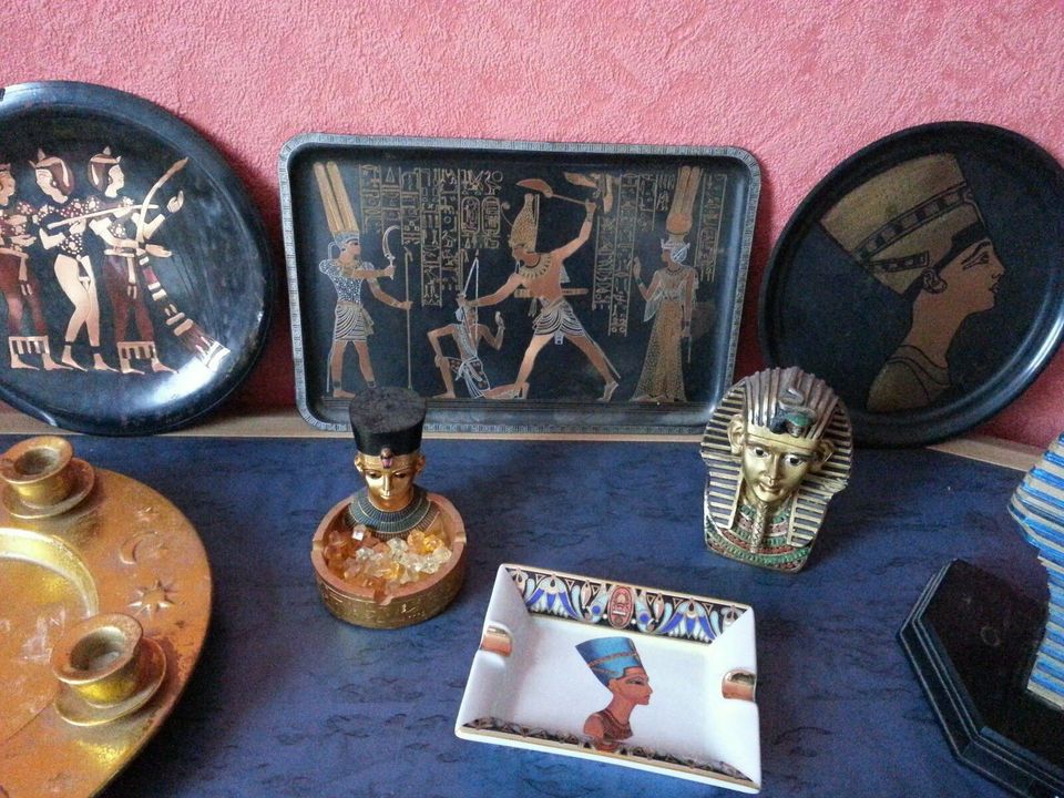 Ägyptensammlung Tisch Figuren Bilder Filme Teller Papyrus in Thüringen - Oberheldrungen
