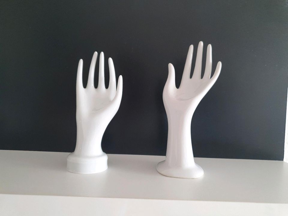 2 Hände weiss in Crivitz