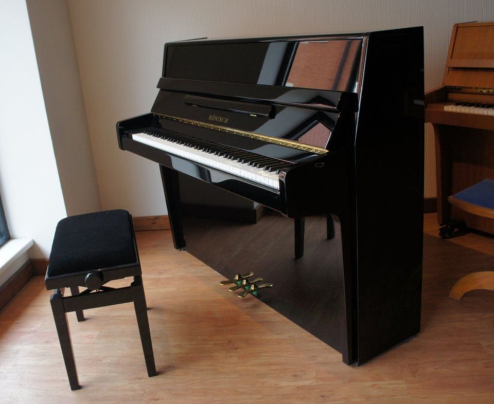 Rönisch Klavier - Modell 116 - neu lackiert in Auggen
