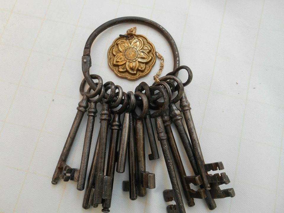 Bügelschloss Schlüsselbund zur Antik Dekoration Schlüssel für altes Vorhänge- 