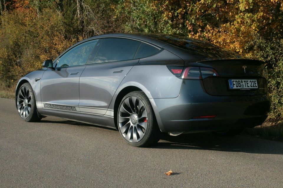 Tesla Model 3 Performance mieten!! 199 € am Tag / 399 € 3 Tage in Mönchsdeggingen