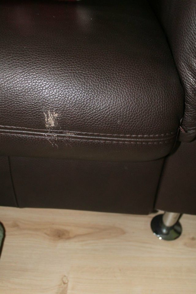 1 Sofa und 2 Sessel aus Leder (braun), Couch zum Ausziehen in Gießen