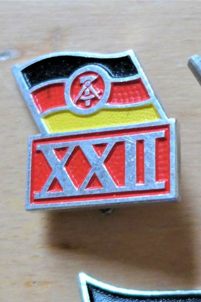 DDR Anstecker Pin 35 Jahre DDR 