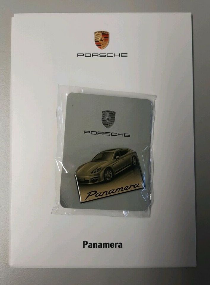 Porsche Panamera Pin plus 6er Set Postkarten Neu Ovp in Nordrhein-Westfalen - Hamm