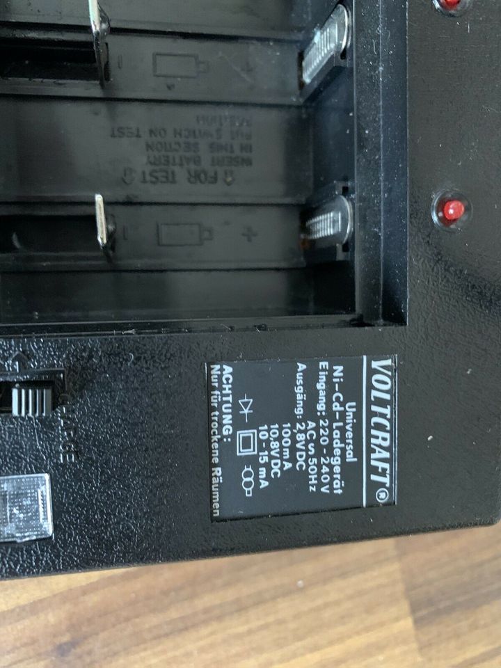 Batterie Ladegerät Akkuladegerät Ni-CD Universal Voltcraft Mono B in Bad Aibling