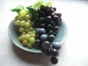 lila+grün 2pcs Künstliche Trauben Weintrauben Kunstobst Obst Deko 