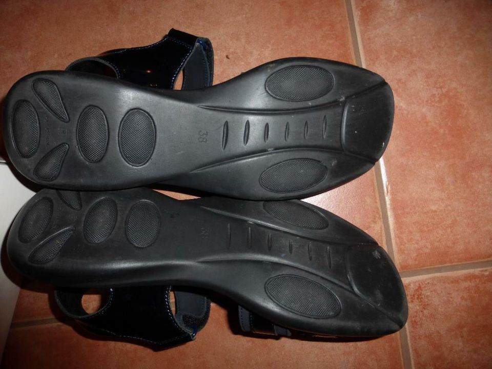 schicke dunkelblaue Sandalen Größe 38 von Muck wenig getragen in Wetzlar