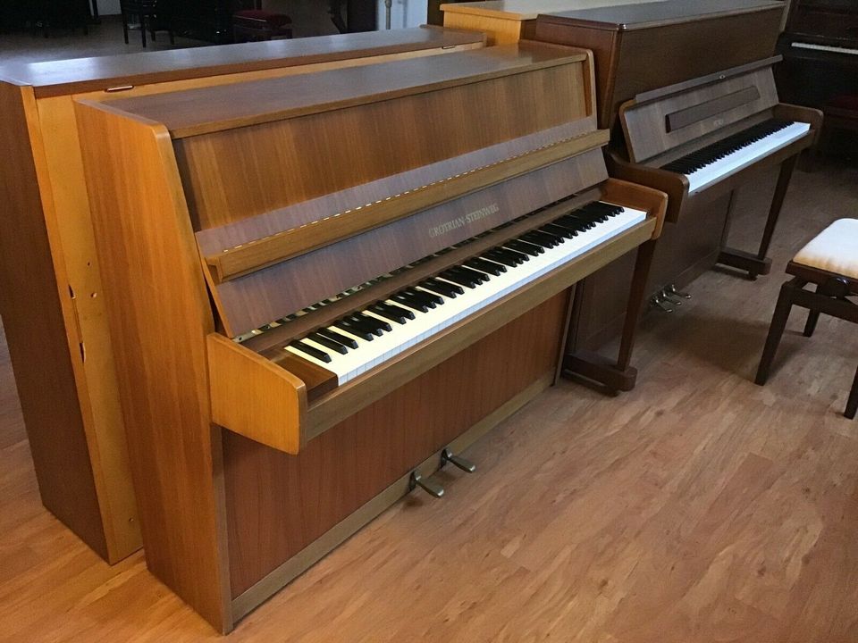 Grotrian-Steinweg Klavier — Modell 110 — Nussbaum in Auggen
