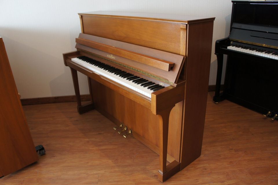 Schimmel Klavier - Modell 118 - Nußbaum dunkel in Auggen