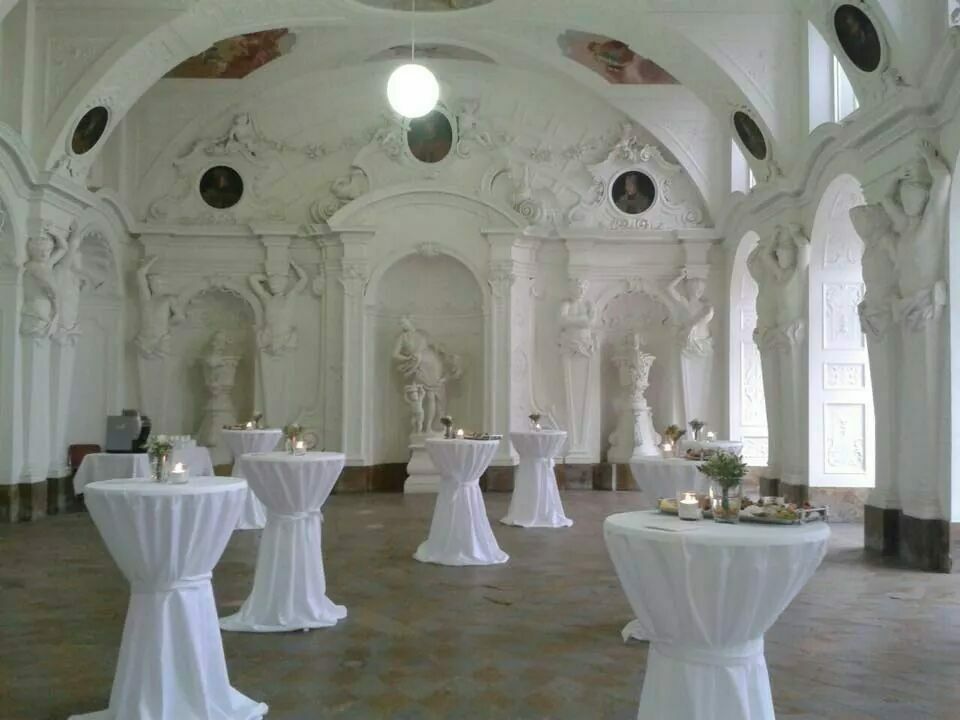 Verleihservice Hochzeit Events Stuhlhussen Bankhussen Tischdecken in Hessen - Erbach