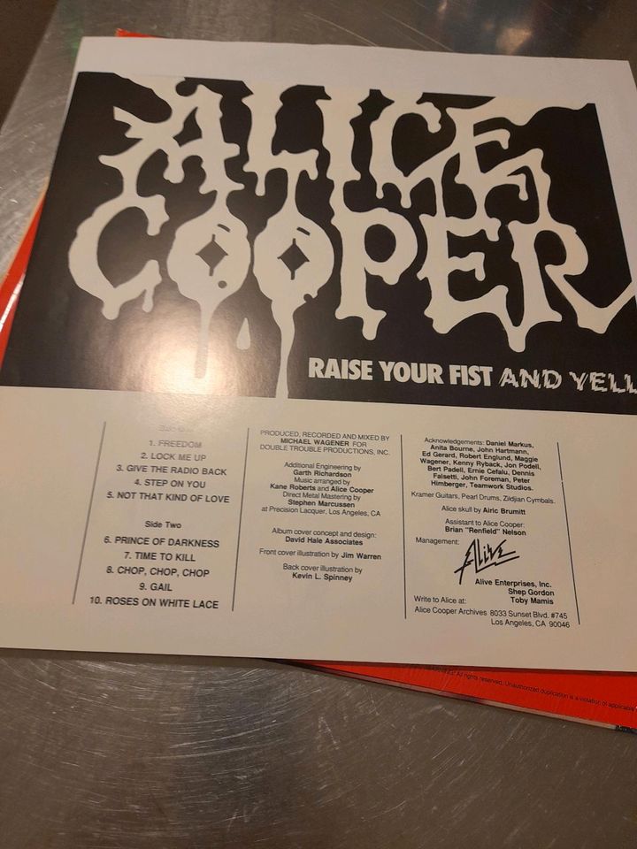 Alice Cooper * Raise Your Fist And Yell * Vinyl US 1987 Regenboge in München