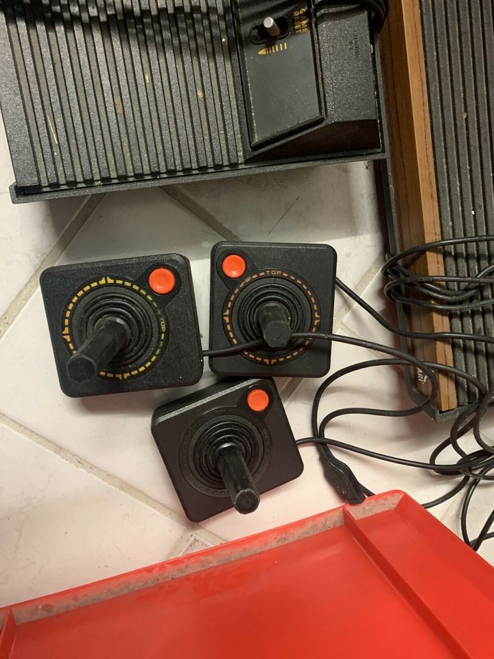 Atari 2600 3x Konsole und Drücker Kult der 80er Jahre in Nordrhein-Westfalen - Gelsenkirchen