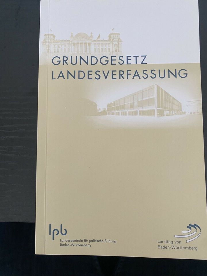 Grundgesetz  Landesverfassung Ba-Wü in Stuttgart