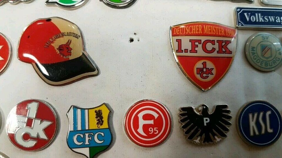 FC Kaiserslautern Bus Pin Anstecker Fussball Bundesliga #PIN 1 