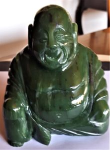 Buddha Figur handgeschnitzt Jade Anhänger Amulett Skulptur Talisman grün braun